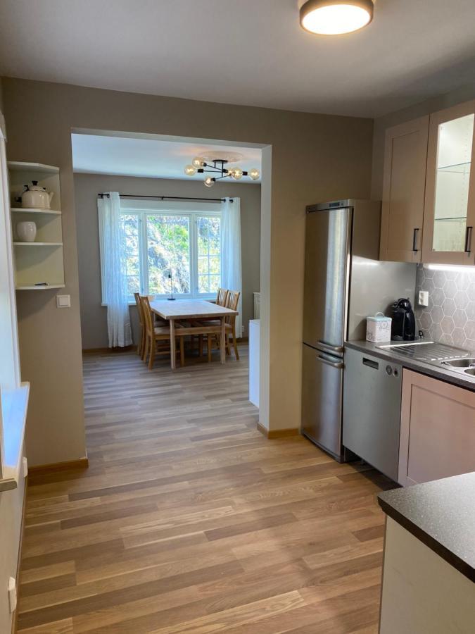 Fin Leilighet, Sentralt Og Sjonaert,Med Parkering Arendal Exterior foto
